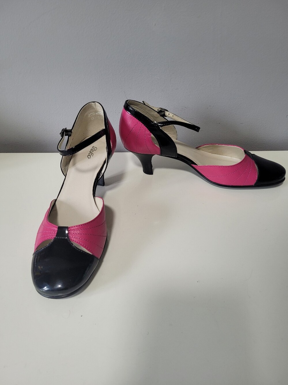 Rare Vintage Peko Two-Tone Pink Black Leather Rockabilly Heels, Size 7.5